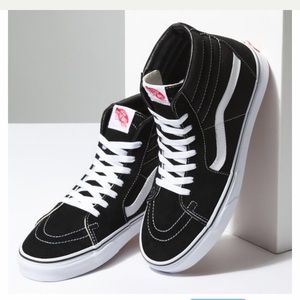 Black & White sk8-hi Vans High Tops
